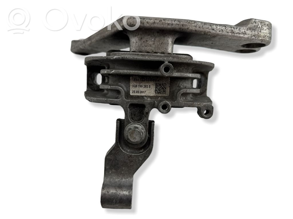 Volkswagen Golf VII Engine mount bracket 