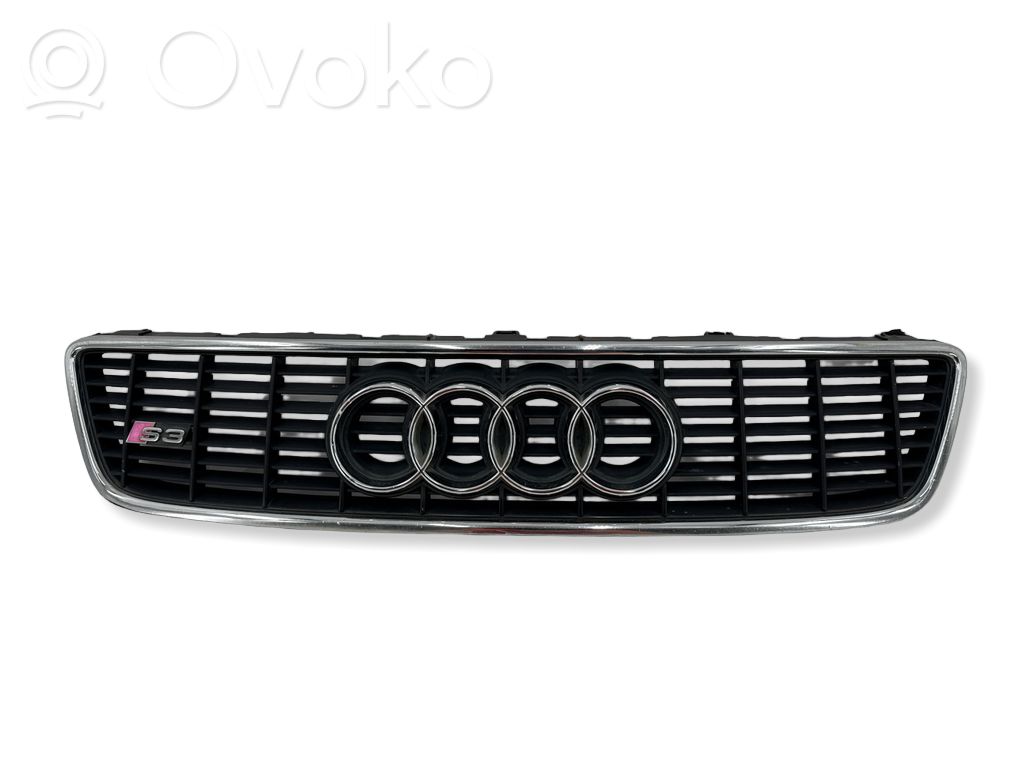 Audi A3 S3 8L Etusäleikkö 
