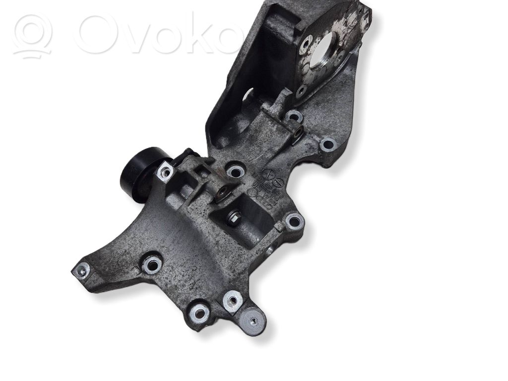 Volkswagen PASSAT B6 Generator/alternator bracket 