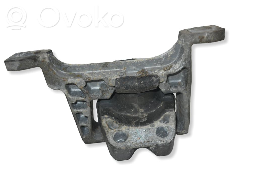 Volvo C30 Engine mount bracket 
