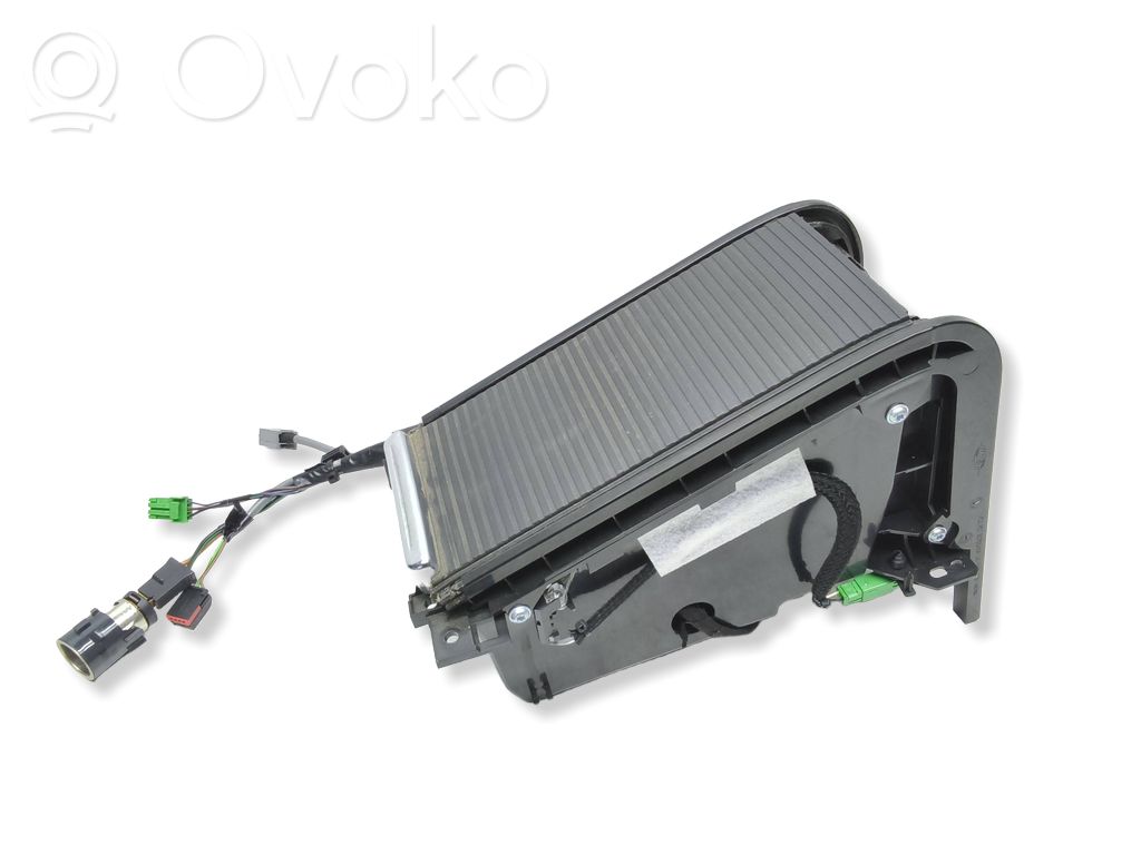 Volvo V60 Cup holder front 