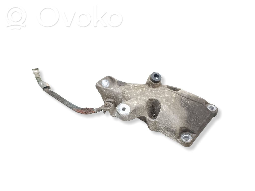 Engine mounting bracket   6776529,22116776520