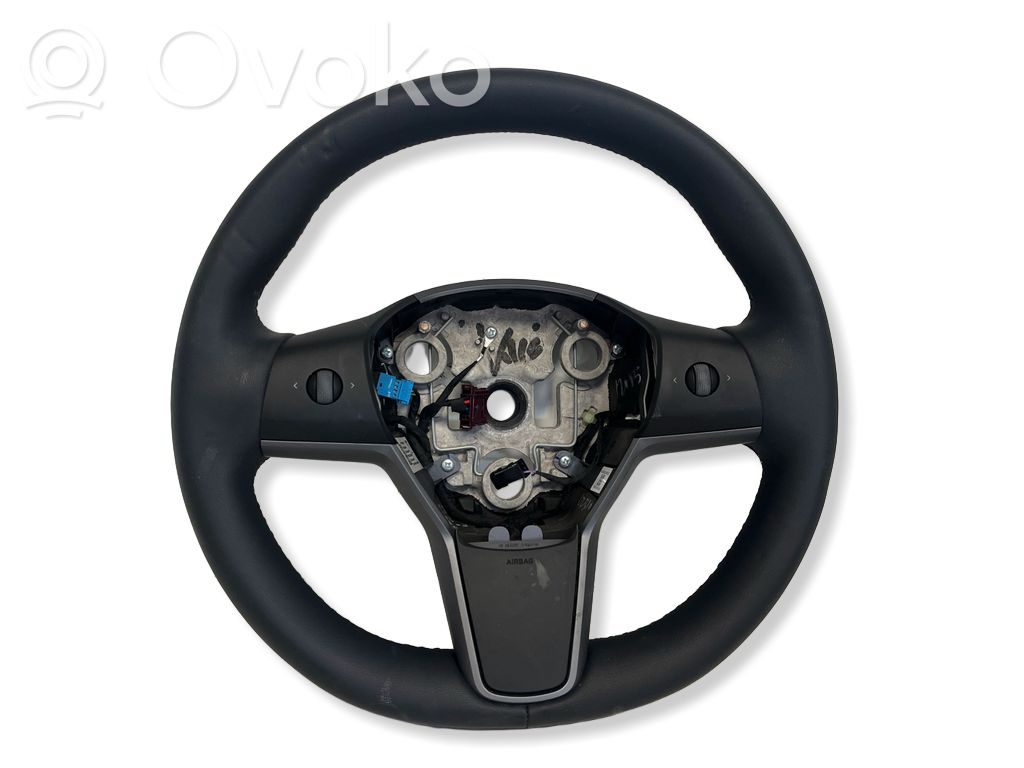 Tesla Model Y Stūre 