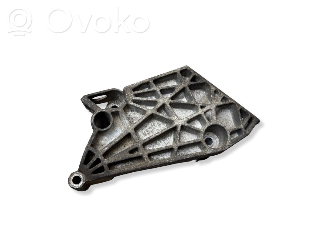 Engine mounting bracket   045199207