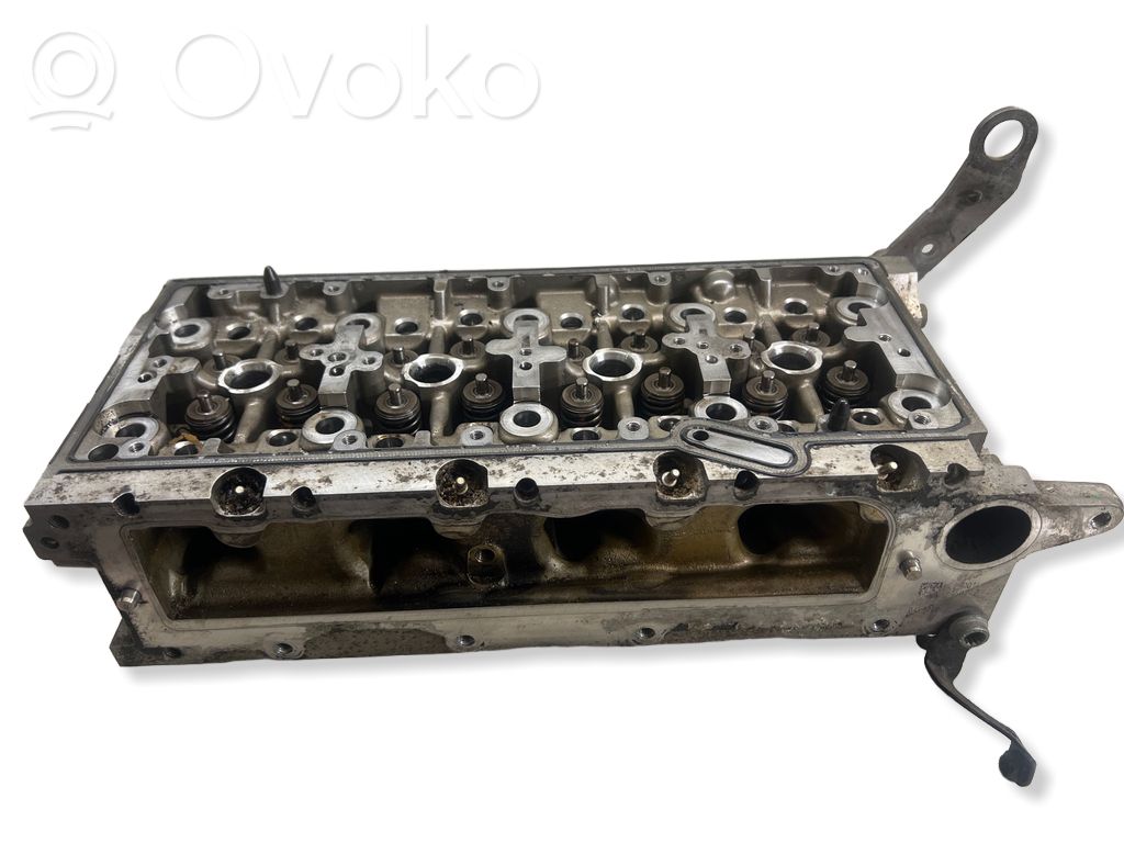 Volkswagen PASSAT B8 Engine head 