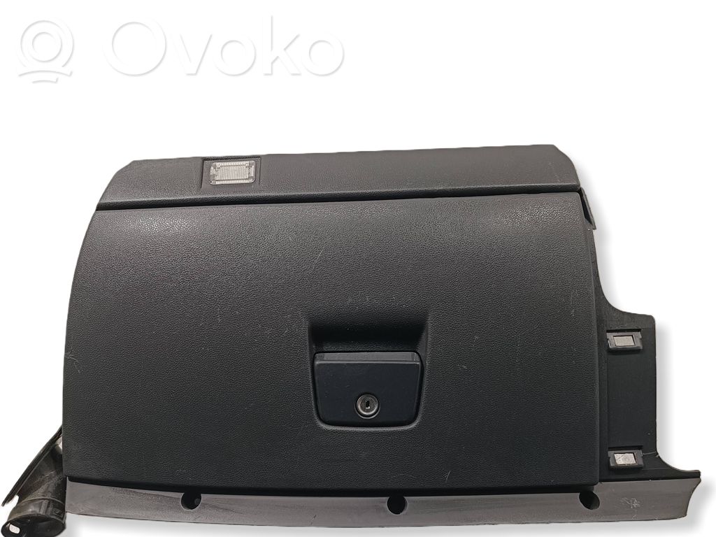 Volvo V50 Daiktadėžė 