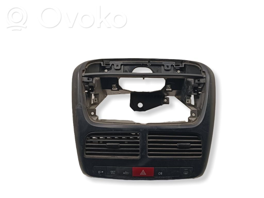 Fiat Doblo Centrinės oro grotelės 