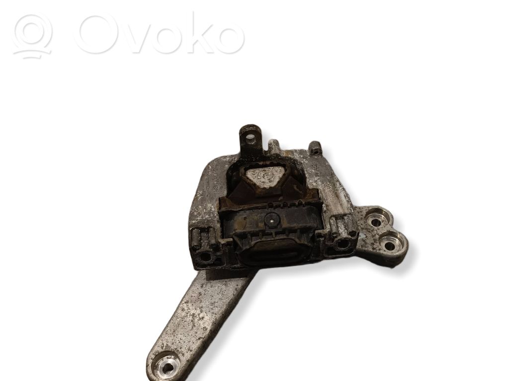 Volkswagen PASSAT B8 Engine mount bracket 