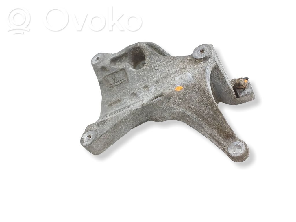 Engine mounting bracket   20513136F
