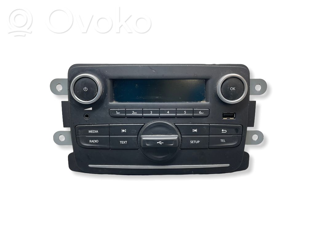 Dacia Sandero Radio/CD/DVD/GPS head unit 