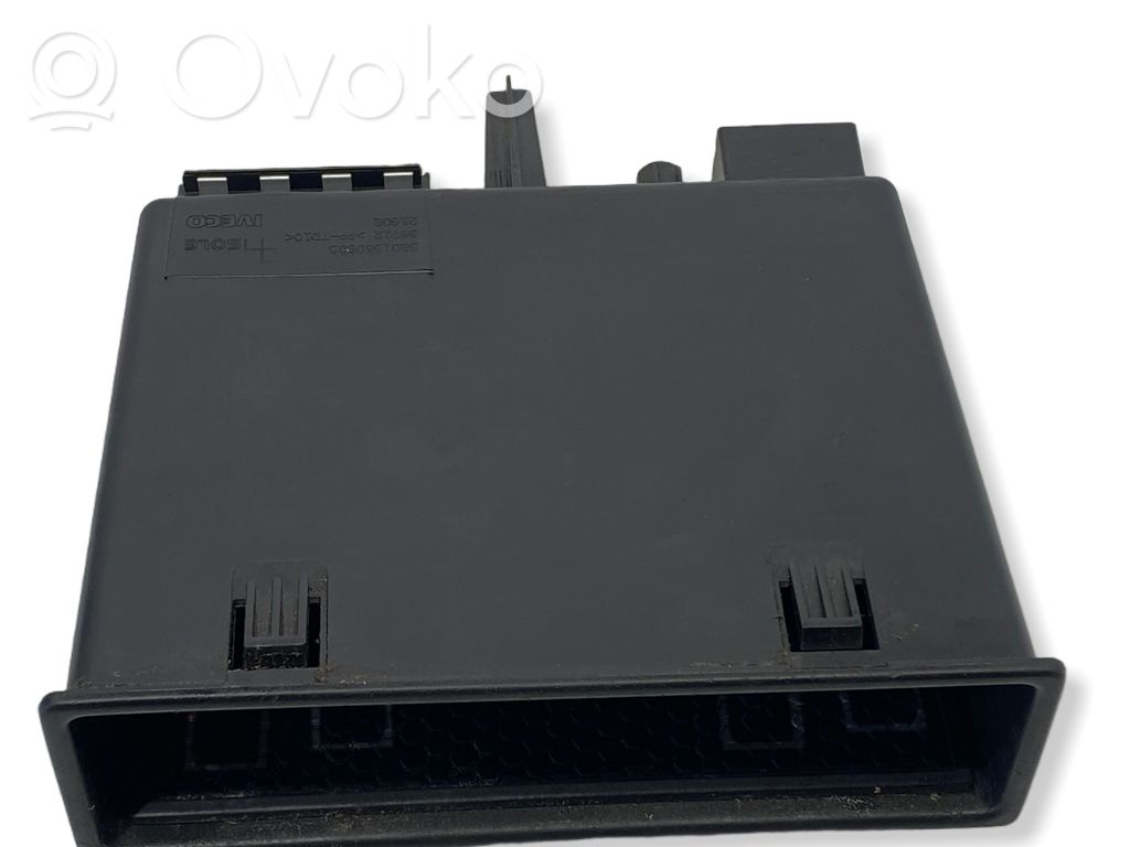 Iveco Daily 6th gen Compartimiento/consola central del panel 