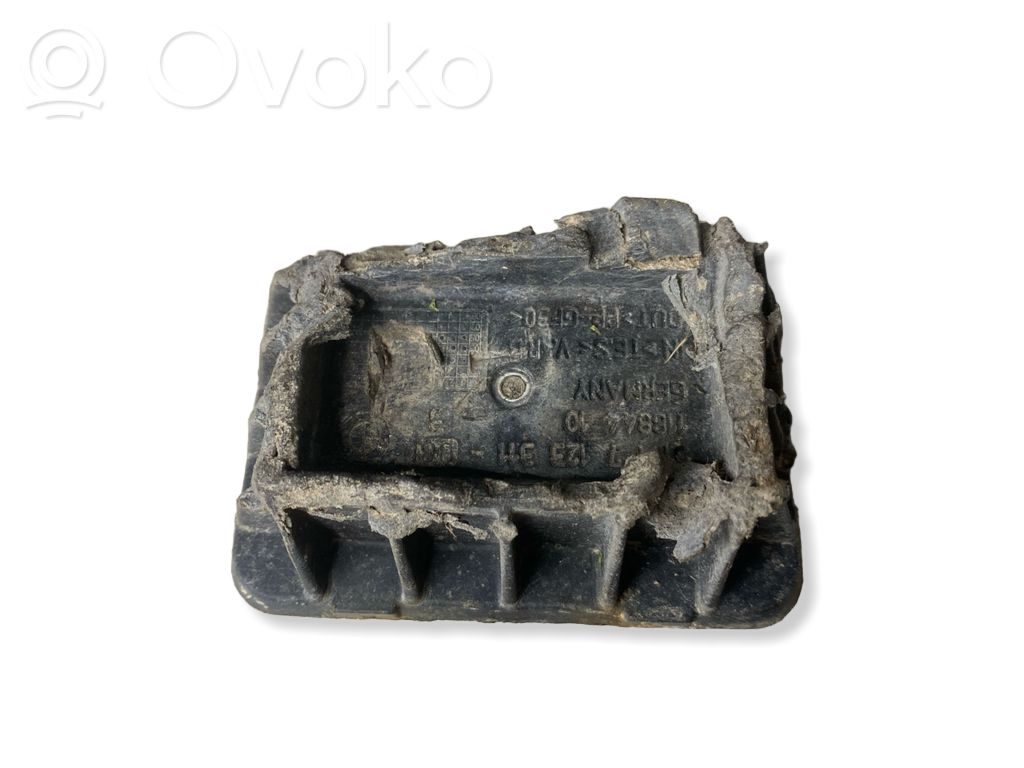 BMW 3 E90 E91 Jacking socket point 