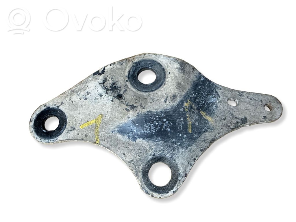 Peugeot 407 Engine mounting bracket 