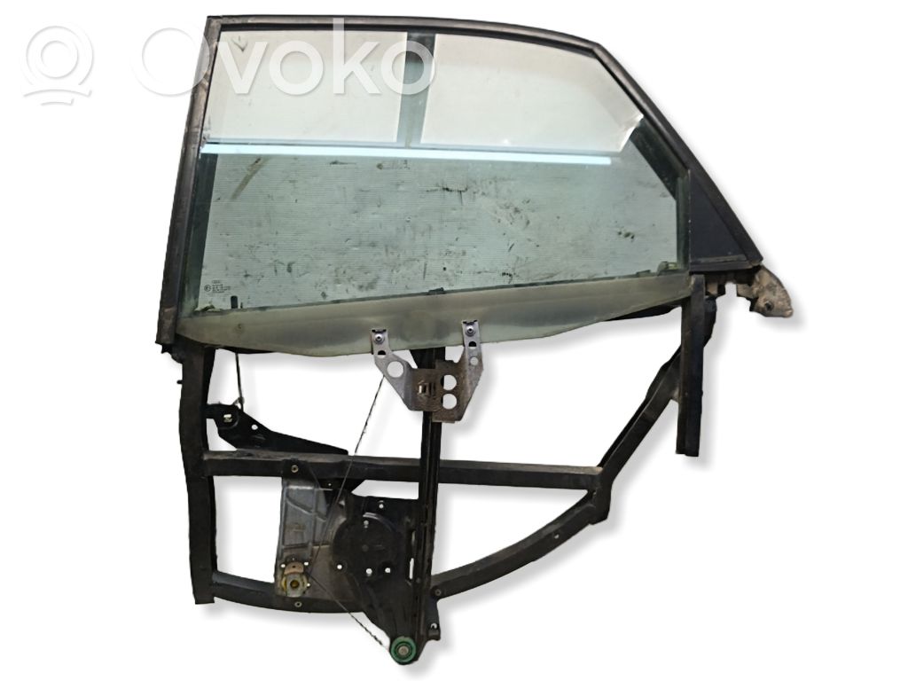 Audi A4 S4 B5 8D Ramka szyby drzwi tylnych 