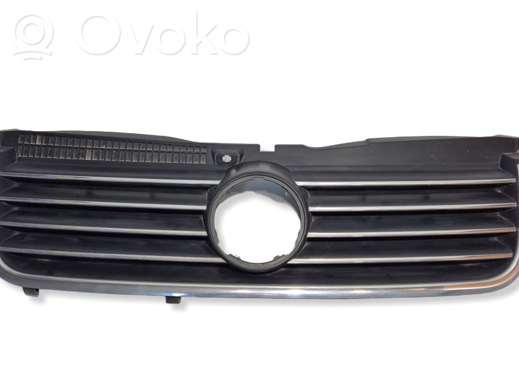 Volkswagen PASSAT B5.5 Maskownica / Grill / Atrapa górna chłodnicy 