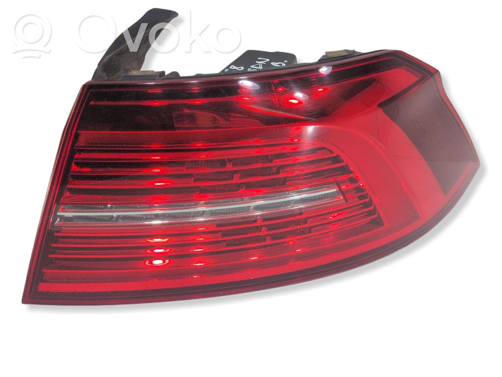 Volkswagen PASSAT B8 Lampa tylna 