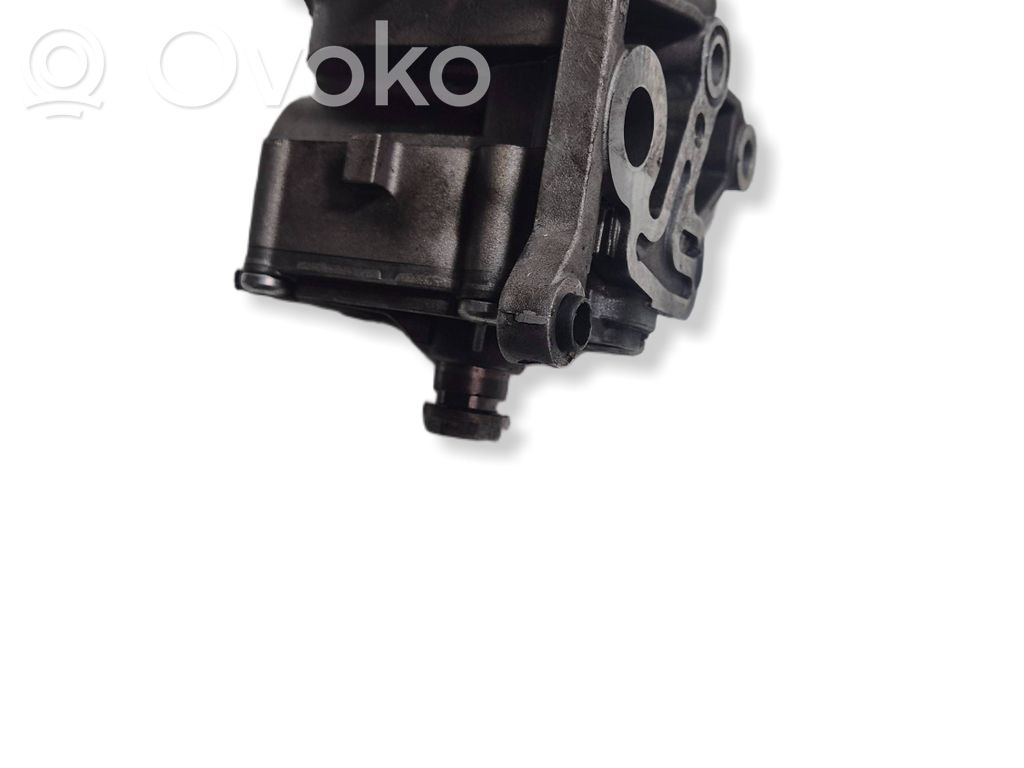 Audi A6 S6 C7 4G Oil pump 