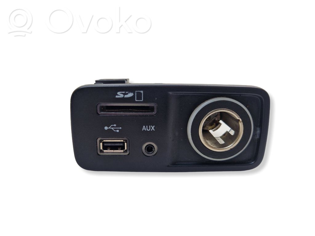 Jeep Cherokee KL Enchufe conector entrada auxiliar 