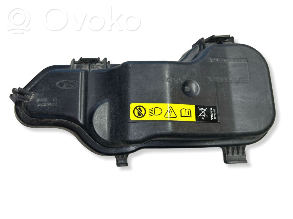 Volvo V70 Headlight/headlamp dust cover 