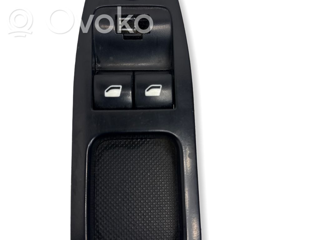 Electric window control switch   E3063902,000230848