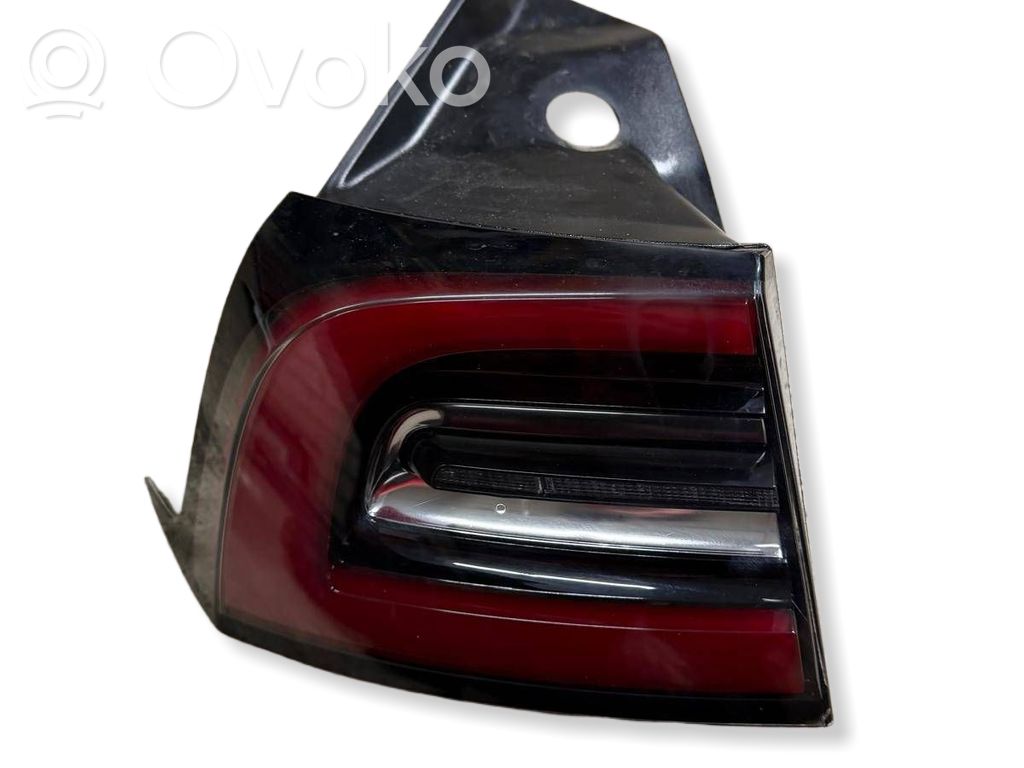 Tesla Model 3 Takavalot 