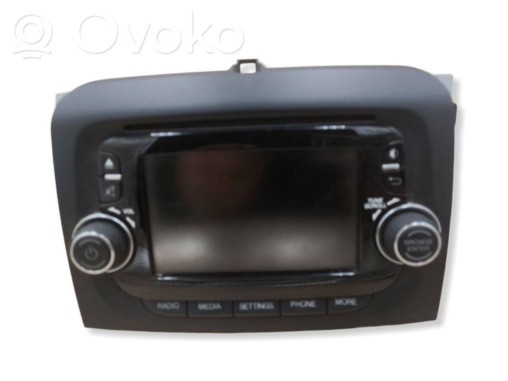 Fiat 500L Panel / Radioodtwarzacz CD/DVD/GPS 