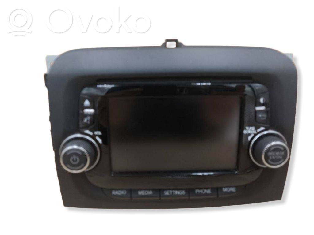 Fiat 500L Panel / Radioodtwarzacz CD/DVD/GPS 