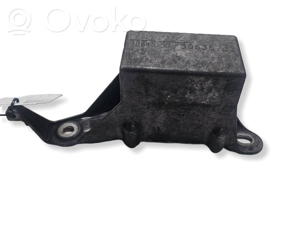 Volvo S60 Engine mount bracket 