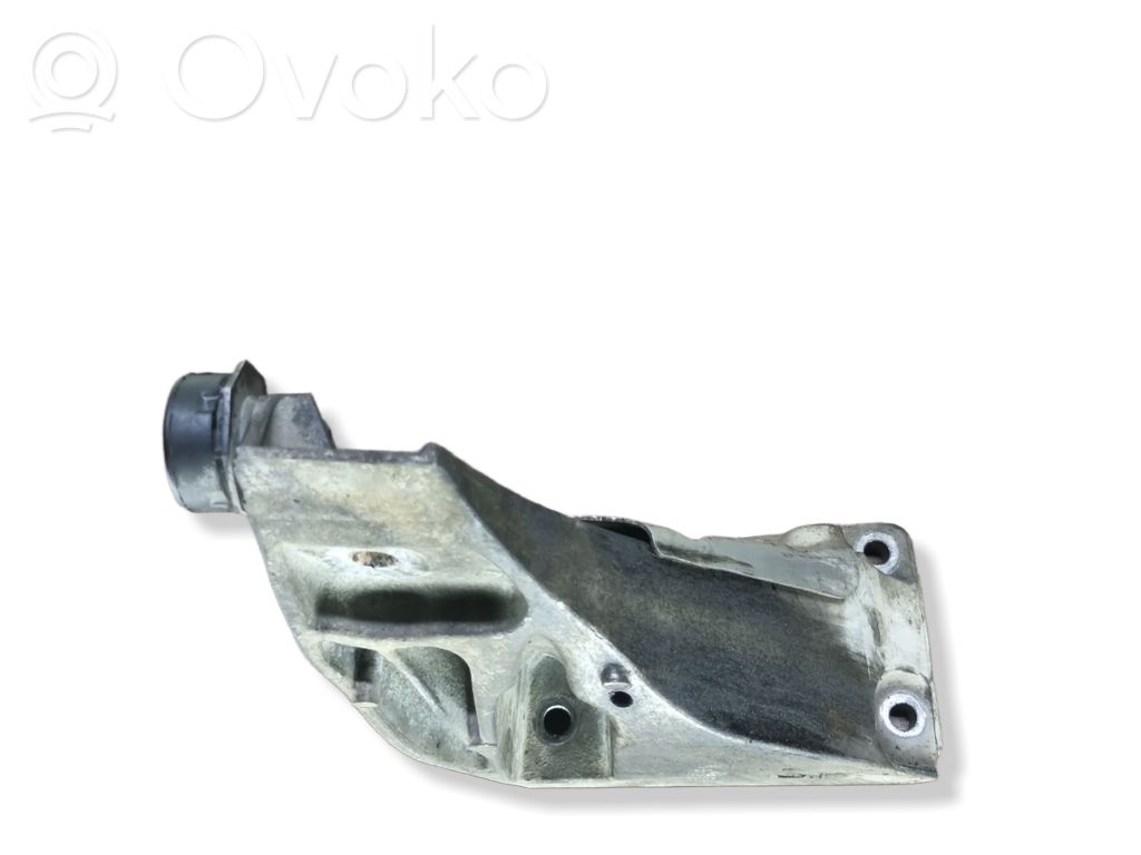 BMW X5 E70 Engine mounting bracket 