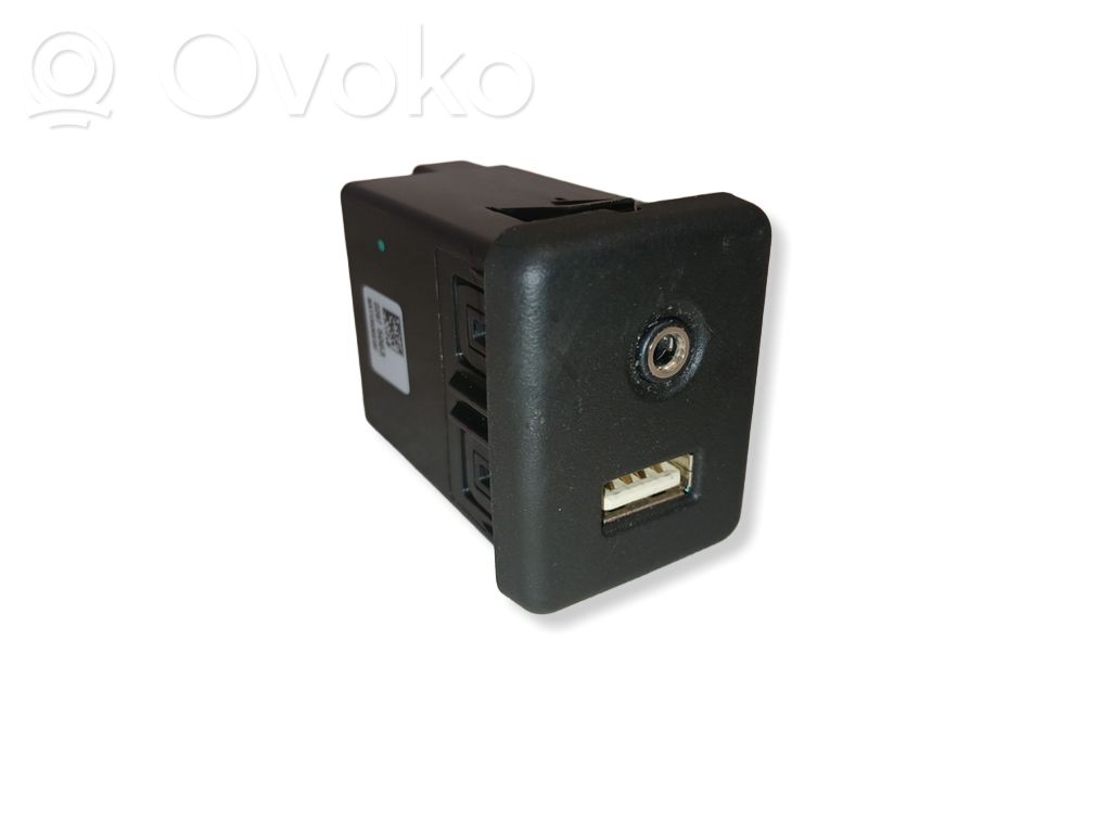 Opel Astra K USB socket connector 