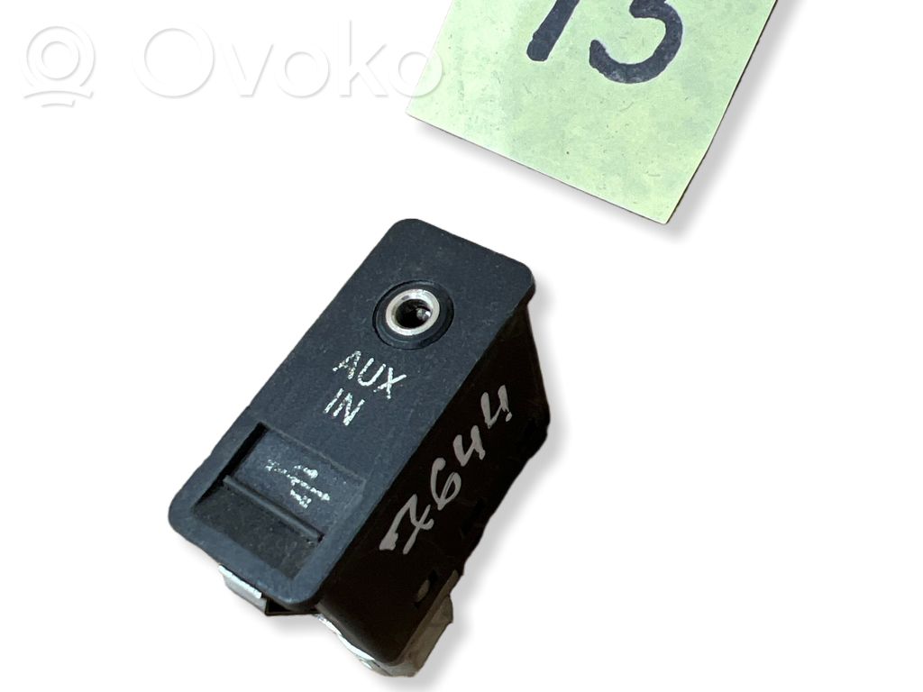 AUX in-socket connector   9129651