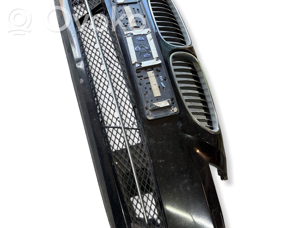 BMW 5 E60 E61 Priekinis bamperis 