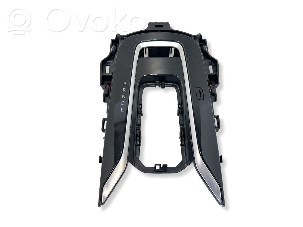 Toyota Corolla Cross Rivestimento in plastica cornice della leva del cambio 