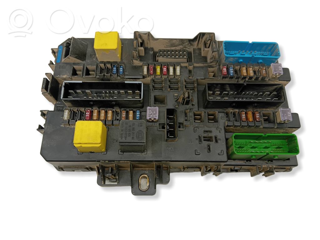 Opel Astra H Ramka / Moduł bezpieczników 