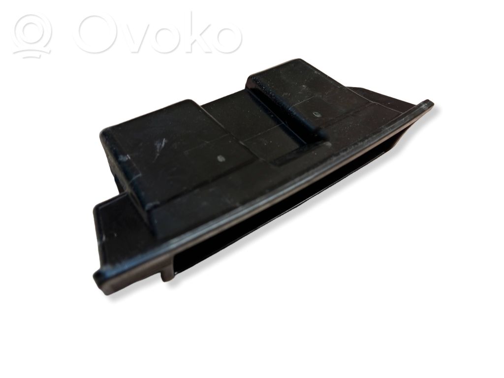 Mazda 3 I Peleninė panelėje 