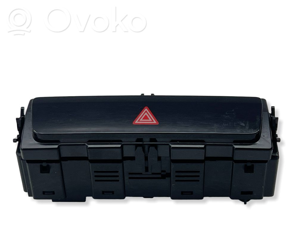 Audi Q4 e-tron Hazard light switch 