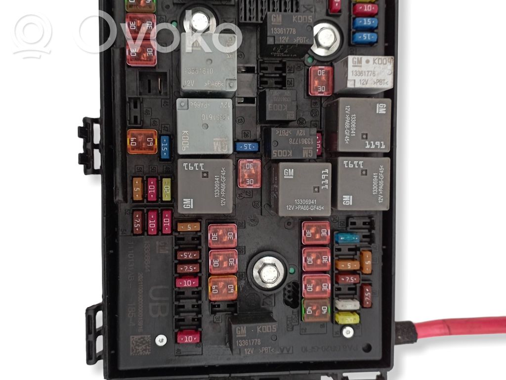 Opel Astra J Fuse module 