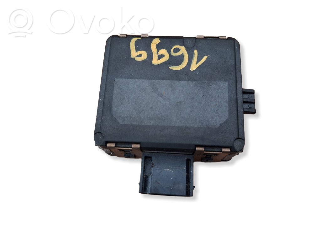 Volkswagen PASSAT B8 Distronic sensor radar 