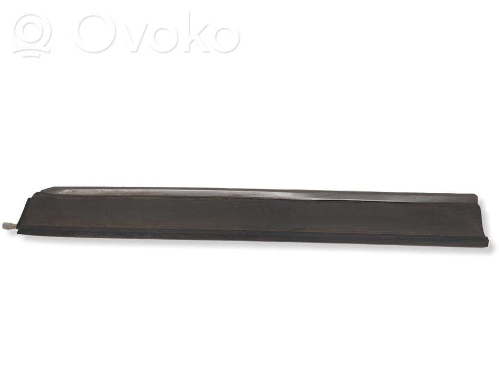 Listwa drzwi przednich   KB7W51RA1