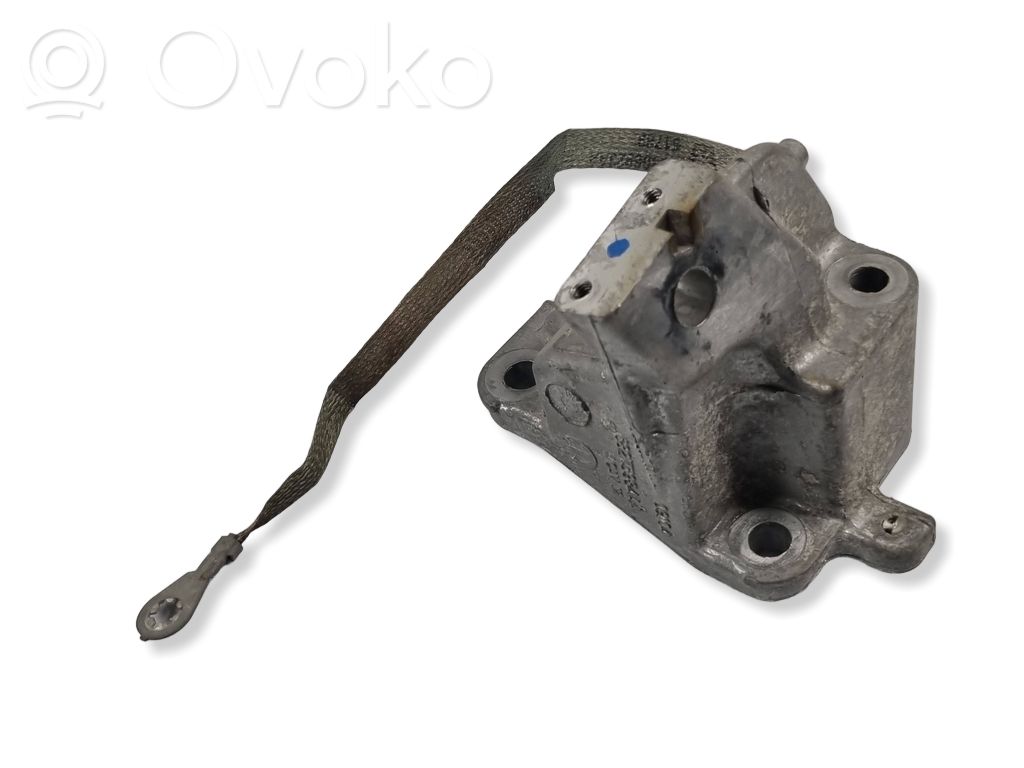 Engine mounting bracket   68275984AA