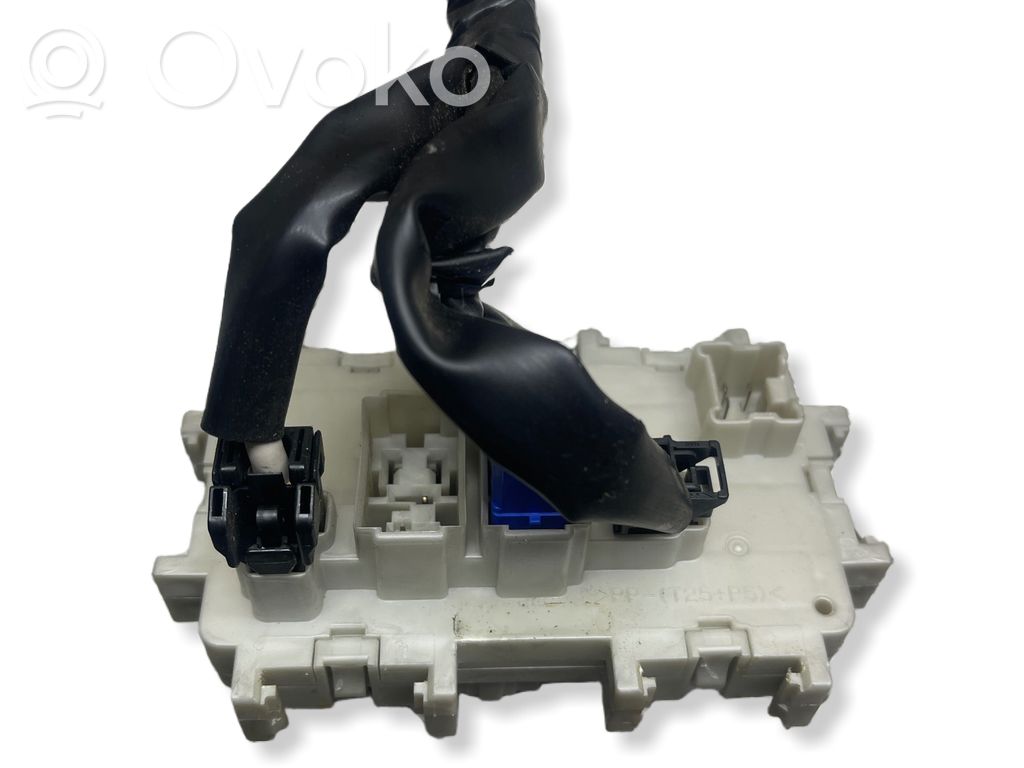 Nissan Navara D40 Fuse module 
