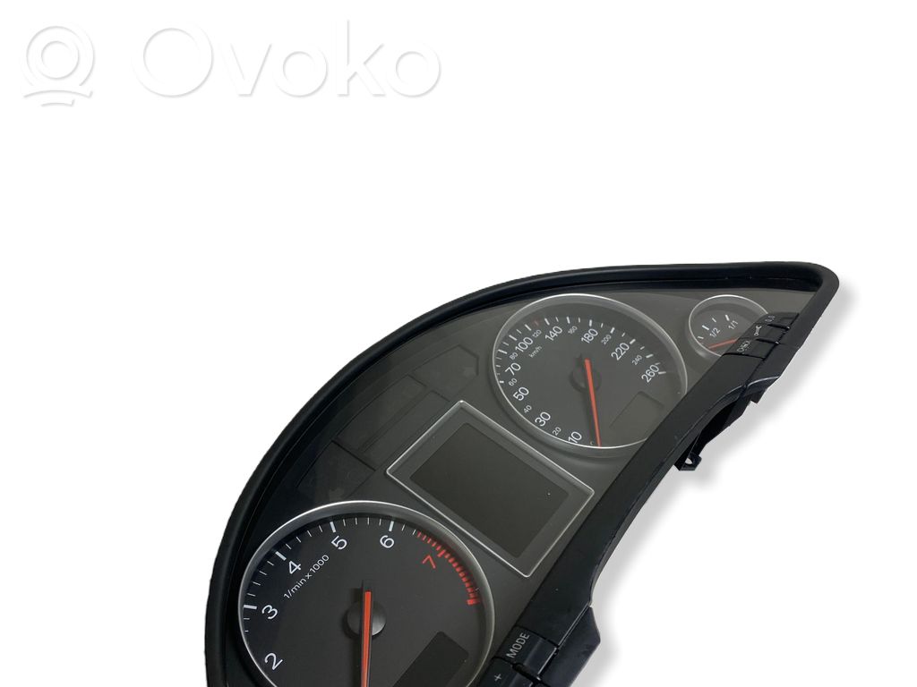 Audi A4 S4 B6 8E 8H Licznik / Prędkościomierz 