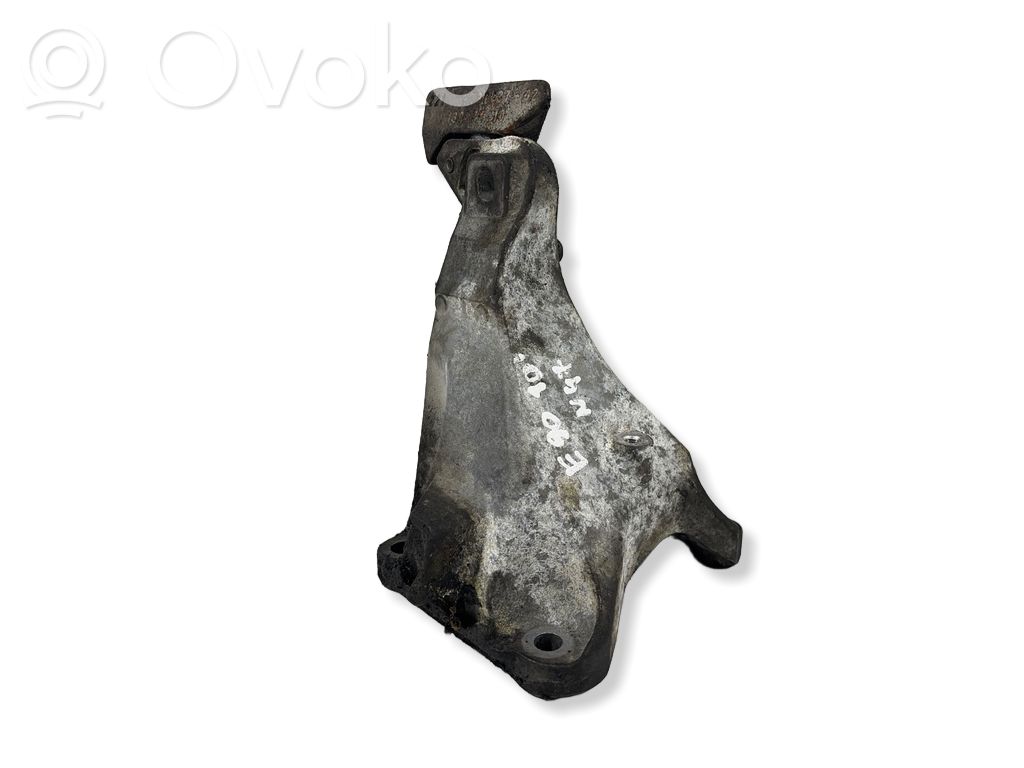 Engine mounting bracket   6781916,690772,13807410,6782037