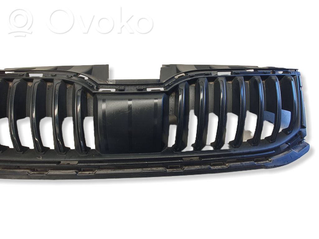 Skoda Octavia Mk3 (5E) Maskownica / Grill / Atrapa górna chłodnicy 
