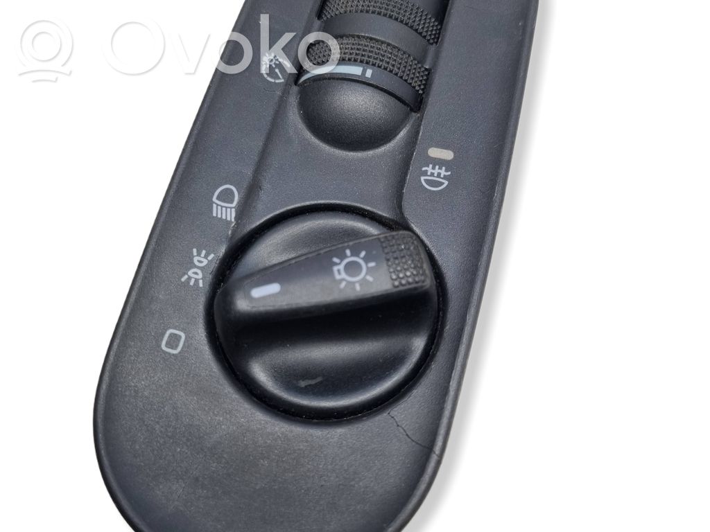 Light switch   7M1858099C