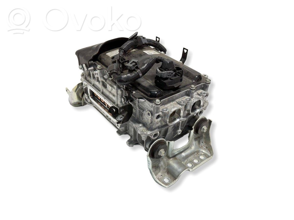 Toyota Yaris Cross Voltage converter inverter 