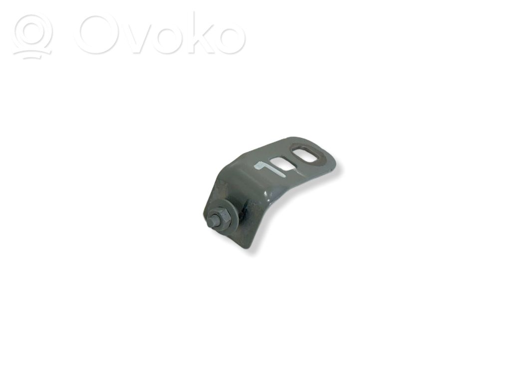 Fender mounting bracket   631404848R,48001