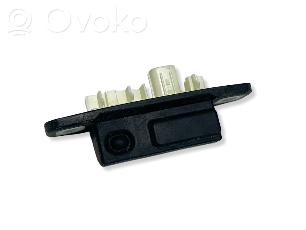 Toyota Corolla Cross Interruptor para abrir la puerta trasera 