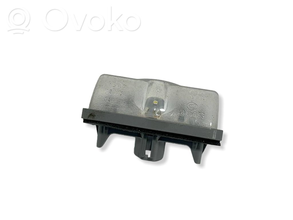 Toyota Corolla Cross Lampa oświetlenia tylnej tablicy rejestracyjnej 