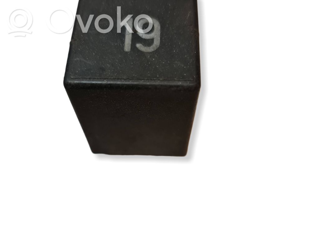 Volkswagen PASSAT B3 Inne przekaźniki 